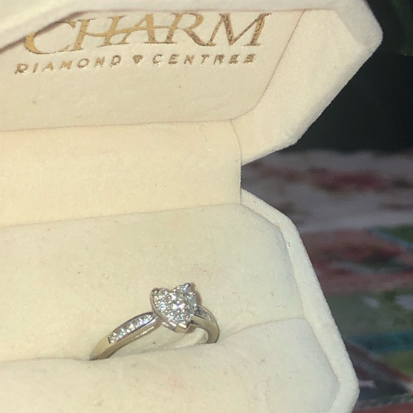 10k diamond ring - Picture 3 of 4